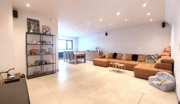Prachtig gerenoveerde woning met 5 slaapkamers, tuin en ...