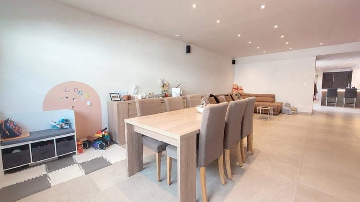 Prachtig gerenoveerde woning met 5 slaapkamers, tuin en ...