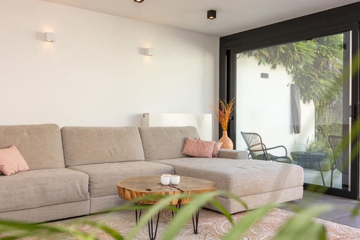 Move-in ready home with 3 bedrooms and a large garden