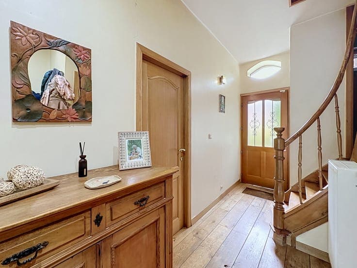 VERREGAT NEIGHBOURHOOD - 3 BEDROOM HOUSE + DRESSING – GARDEN