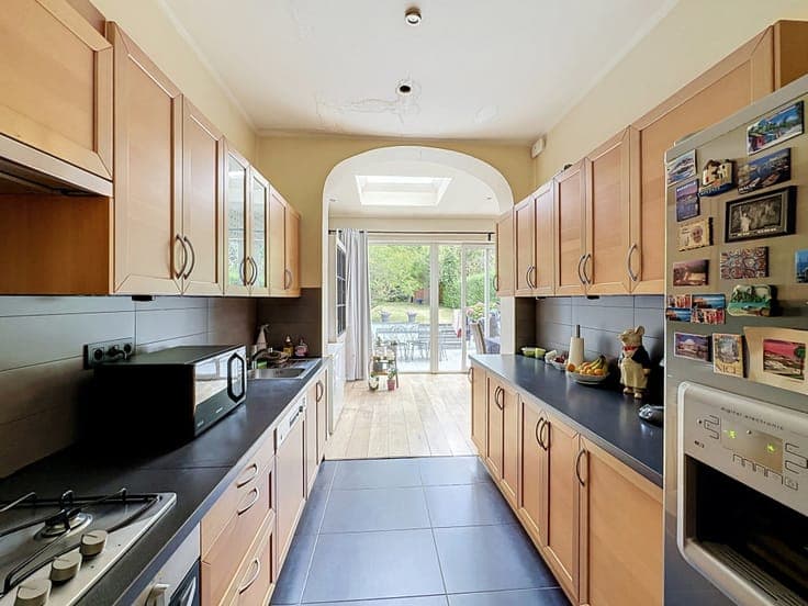 VERREGAT NEIGHBOURHOOD - 3 BEDROOM HOUSE + DRESSING – GARDEN