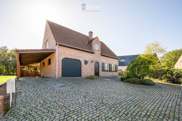 Rustig gelegen en vrijstaande woning met 3 ruime slaapkam...