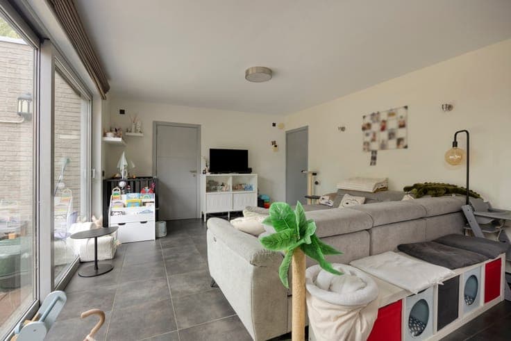 STIJLVOLLE EN INSTAPKLARE WONING MET TUIN EN CARPORT !
