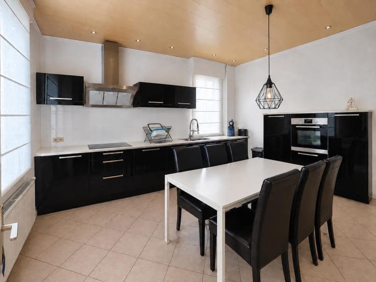 CHARMING HOUSE WITH A SMALL GARDEN – 2 BEDROOMS – CONVERTIBL