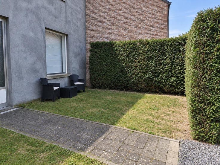 CHARMING HOUSE WITH A SMALL GARDEN – 2 BEDROOMS – CONVERTIBL