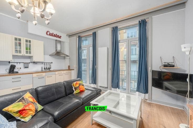 Spacious and bright house with parking space for sale in Bl…