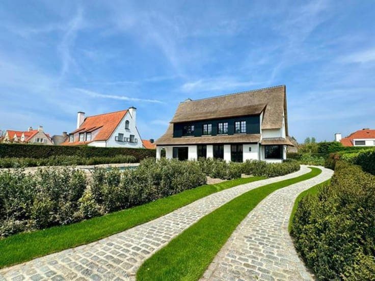 Renovated villa with heated pool and garden in Knokke-Zoute