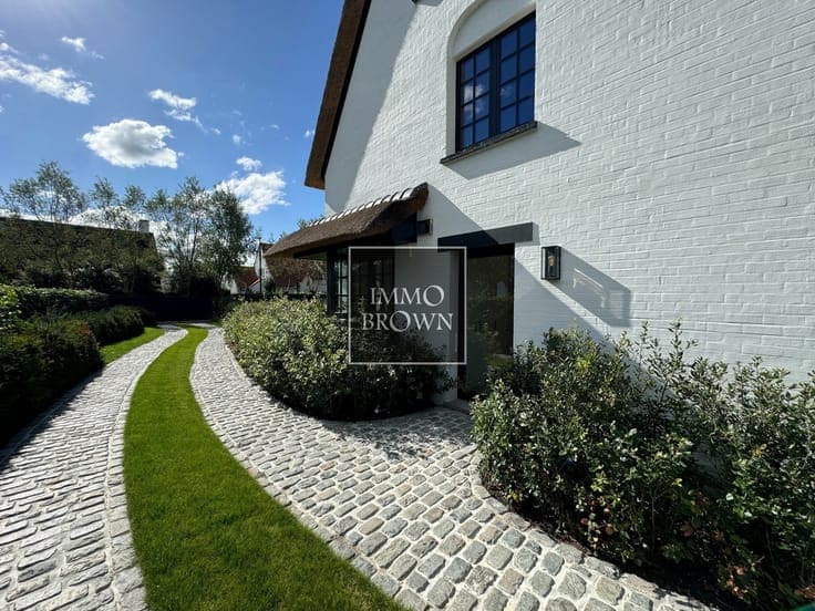 Renovated villa with heated pool and garden in Knokke-Zoute