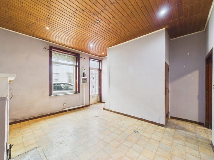 2-Bedroom House with GARDEN