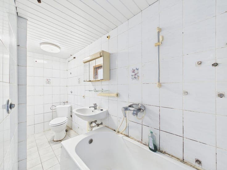2-Bedroom House with GARDEN