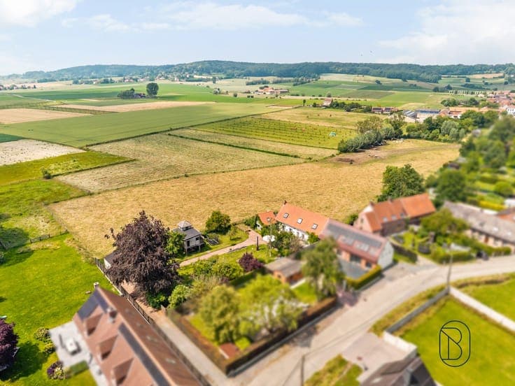 Hidden Home with Views of the Kluisberg