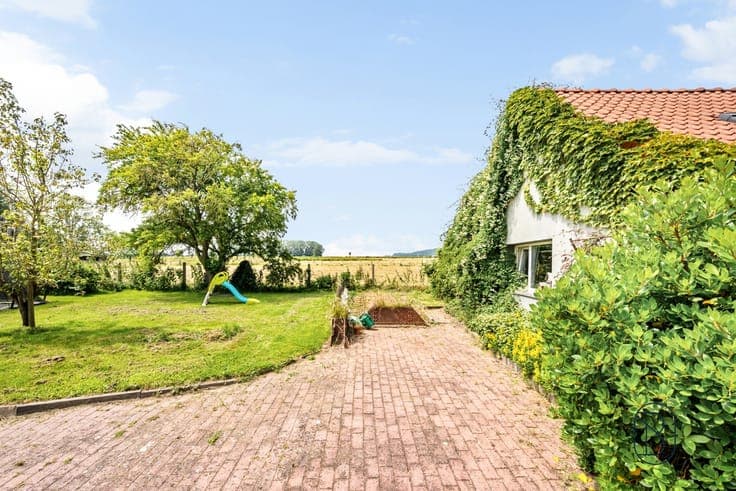 Hidden Home with Views of the Kluisberg