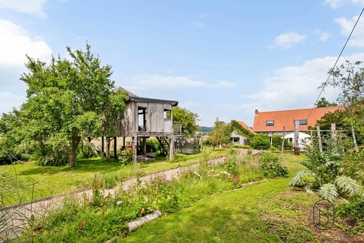 Hidden Home with Views of the Kluisberg