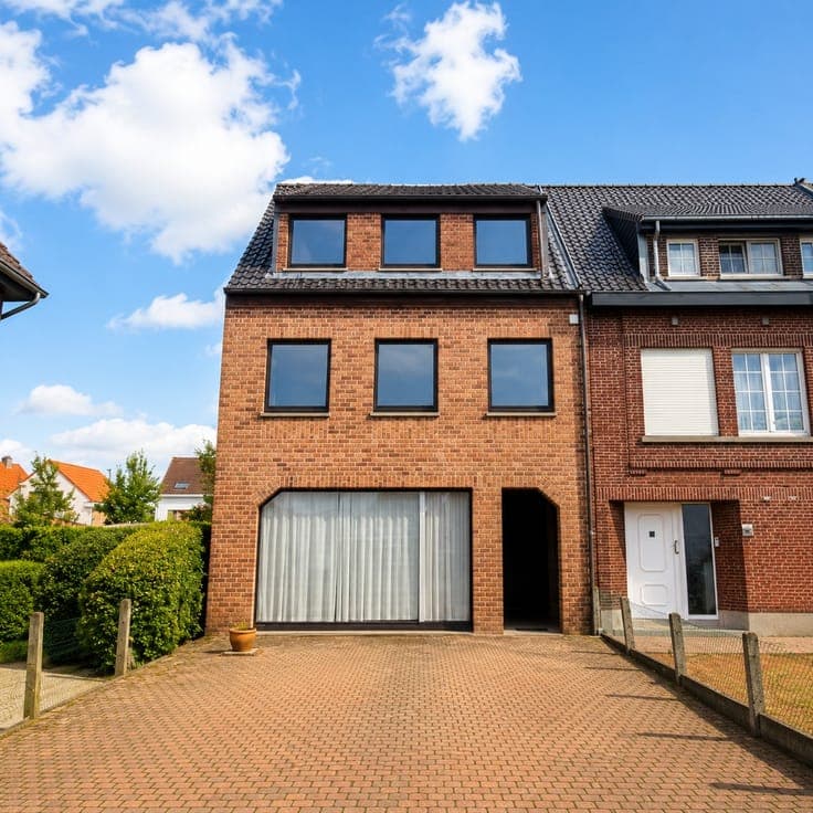Ruime woning met 4 slaapkamers en met commerciële mogelij...
