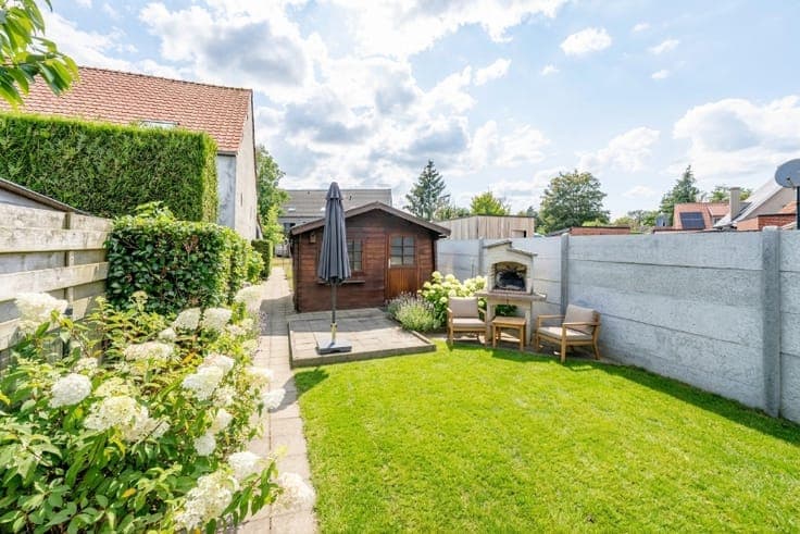 Woning aan de stadsrand nabij de Daknamse bossen...