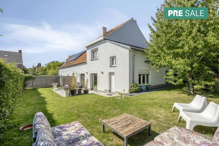 Ready to move in, recently renovated family home in a prime