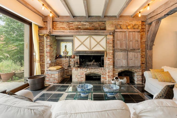 Characterful split-level villa on 2,080 m².