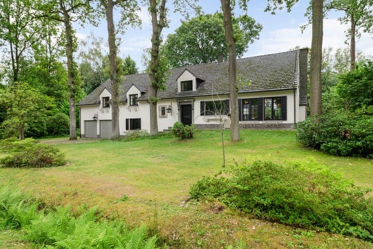 Characterful split-level villa on 2,080 m².