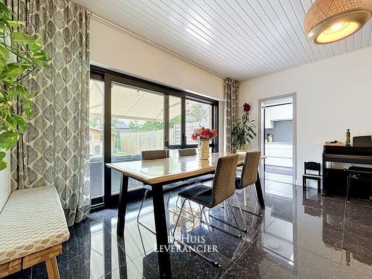 Instapklare rijwoning met tuin op rustige ligging te koop...