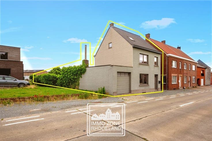 Great family home with 3 bedrooms, a garage, and a yard