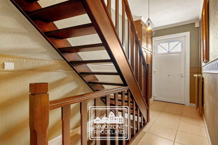 Great family home with 3 bedrooms, a garage, and a yard