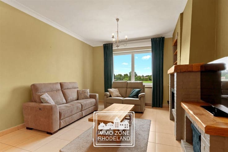 Great family home with 3 bedrooms, a garage, and a yard