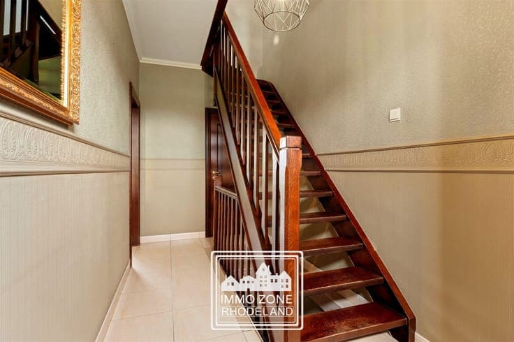 Great family home with 3 bedrooms, a garage, and a yard