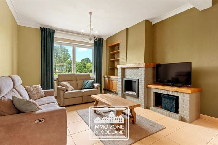 Great family home with 3 bedrooms, a garage, and a yard