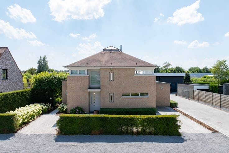 Statige, instapklare, villa te koop op goede ligging nabi...