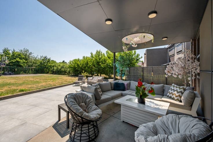 Modern villa with 5 bedrooms on 1,085m² in Mol-Millegem