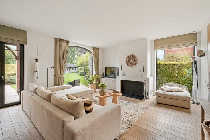 Move-in ready dream villa with swimming pool.