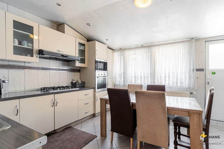 Ruime woning (272mé) met garage en buitenruimte