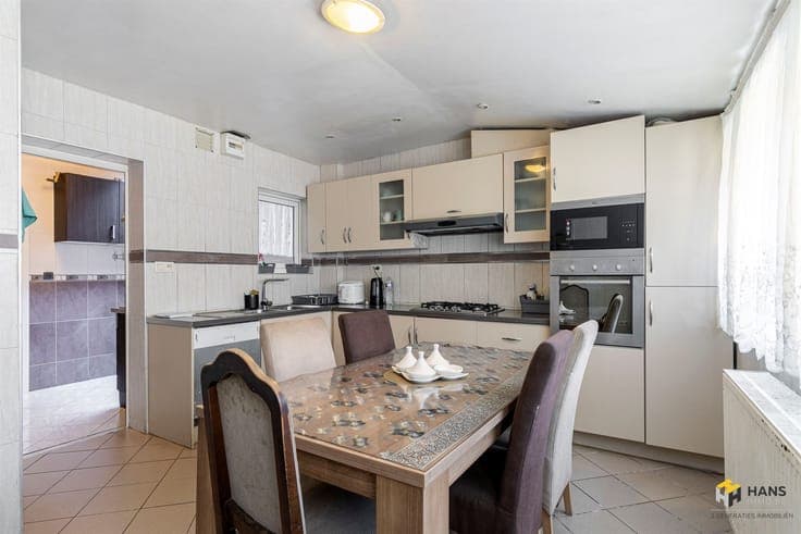 Ruime woning (272mé) met garage en buitenruimte