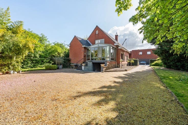Detached home with large garden in Merchtem