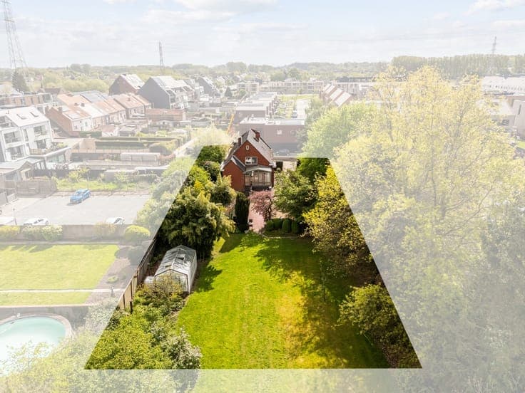 Detached home with large garden in Merchtem
