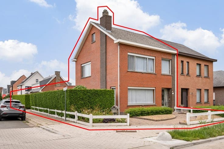 Te koop – Goed onderhouden halfopen bebouwing in Berlaar.