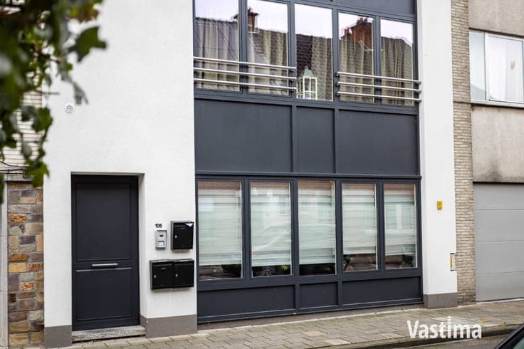Vergunde opbrengsteigendom met 3 verhuurde appartementen
