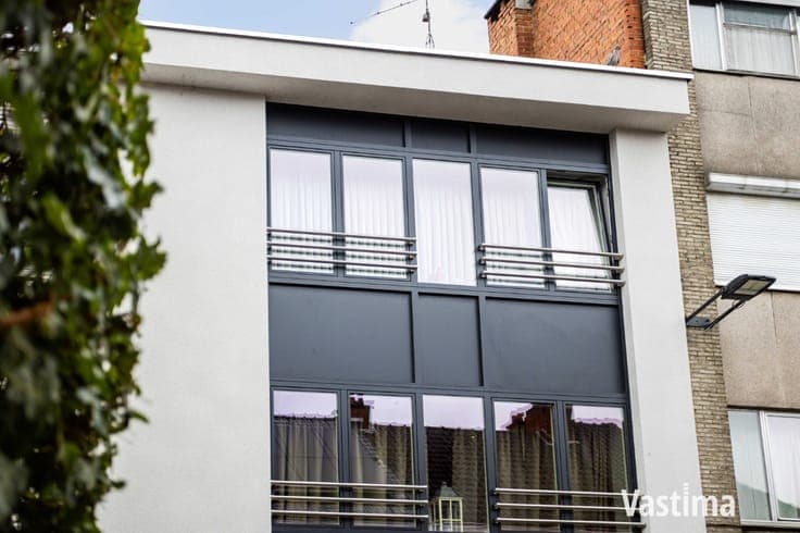 Vergunde opbrengsteigendom met 3 verhuurde appartementen