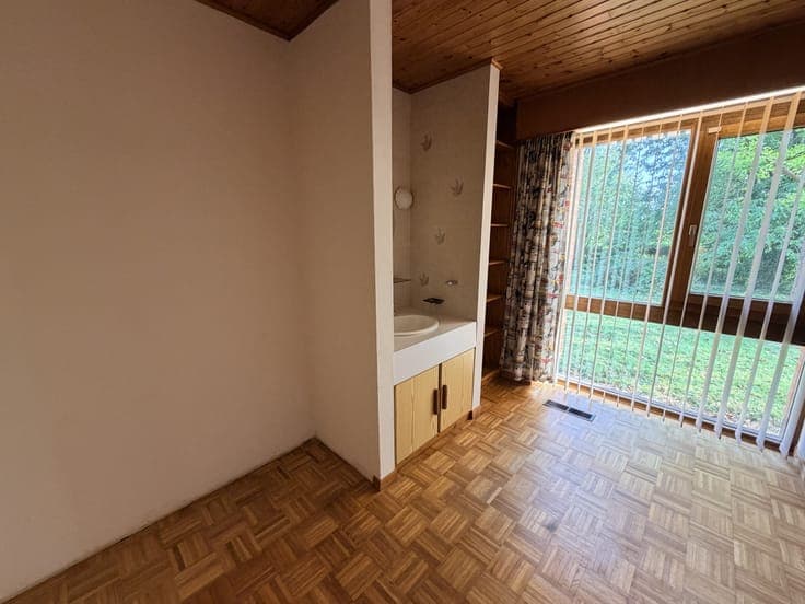 Bossière: architect-designed home, 4 bedrooms and garden