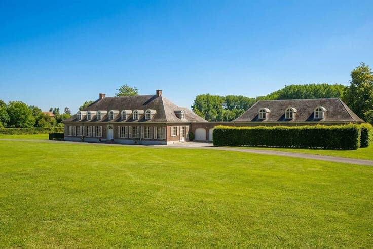 Gorgeous residence set in 2 hectares completely out of sight