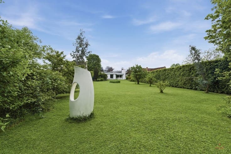 Spacious 4-Bedroom Villa with Privacy in Oeselge
