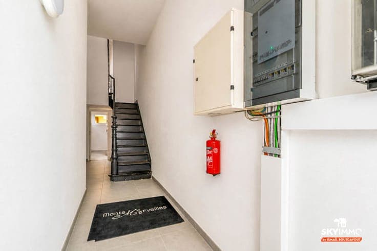 MAISON UNIFAMILIALE/DIVISÉE EN 3 LOGEMENTS JARDIN -TERRASSE