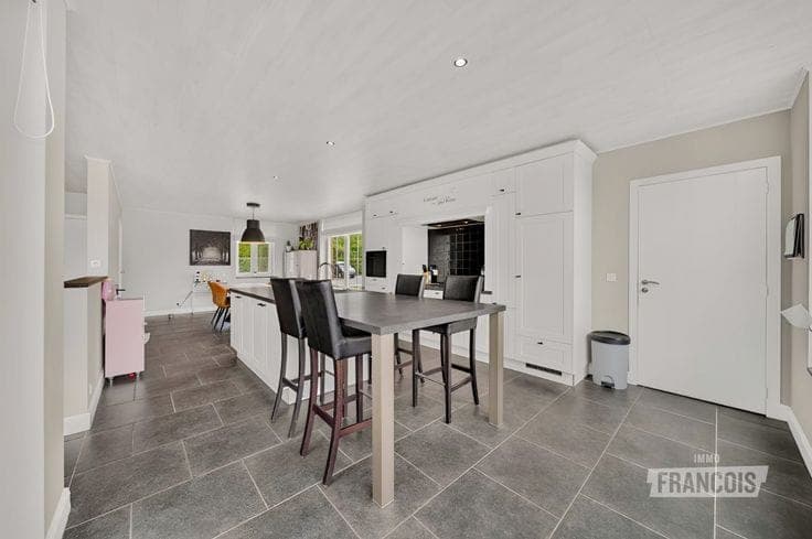 Landelijke woning uit 2012 4 slaapkamers en loods van 100 m…