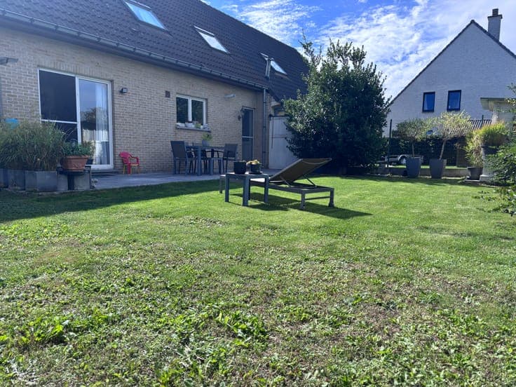 Charming 3-bedroom house with garden.