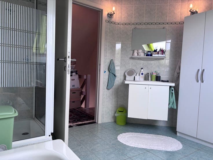 Charming 3-bedroom house with garden.