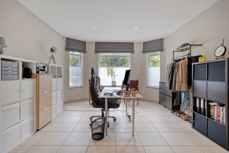 Property company with a charming villa with a spacious garde