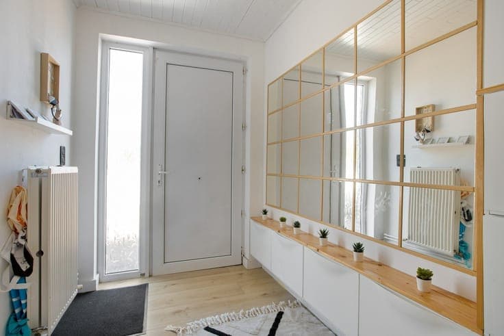 Low-rise house with a hangar in Beringe, in need of renovati
