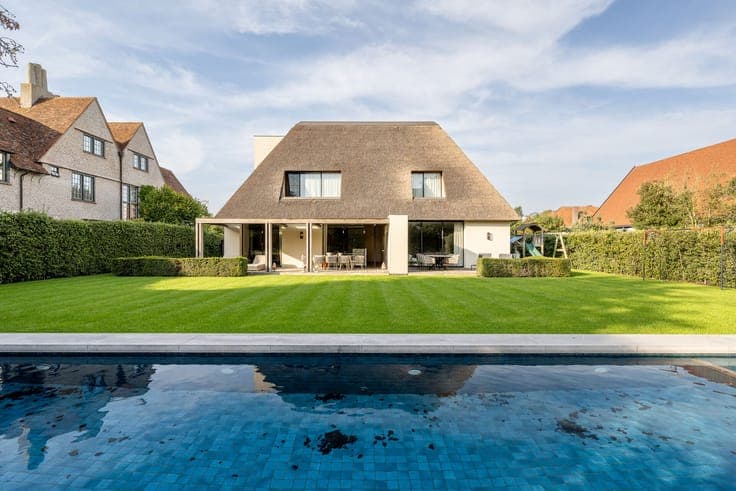 Exclusive architectural villa with swimming pool in the pres