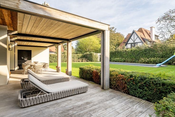 Exclusive architectural villa with swimming pool in the pres