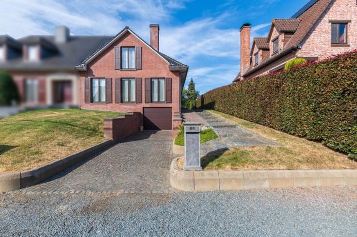 Ruime, goed onderhouden woning met grote tuin
